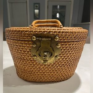 Vintage woven Nantucket Style handbag